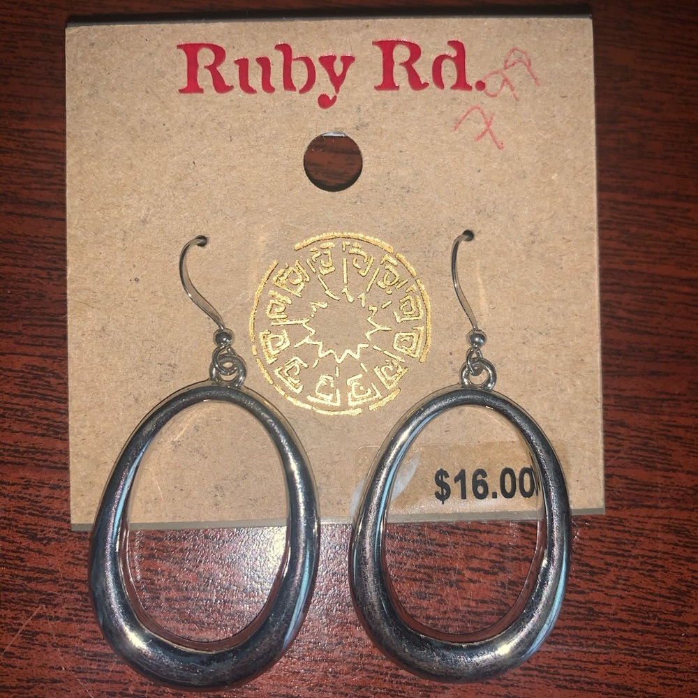 Ruby Rd. Silver dangling earrings
